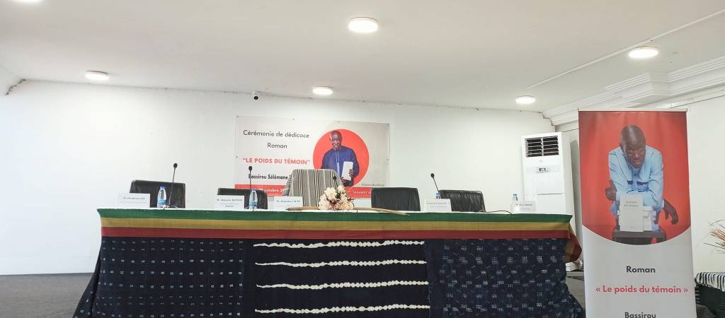 LE POIDS DU TEMOIN, ROMAN